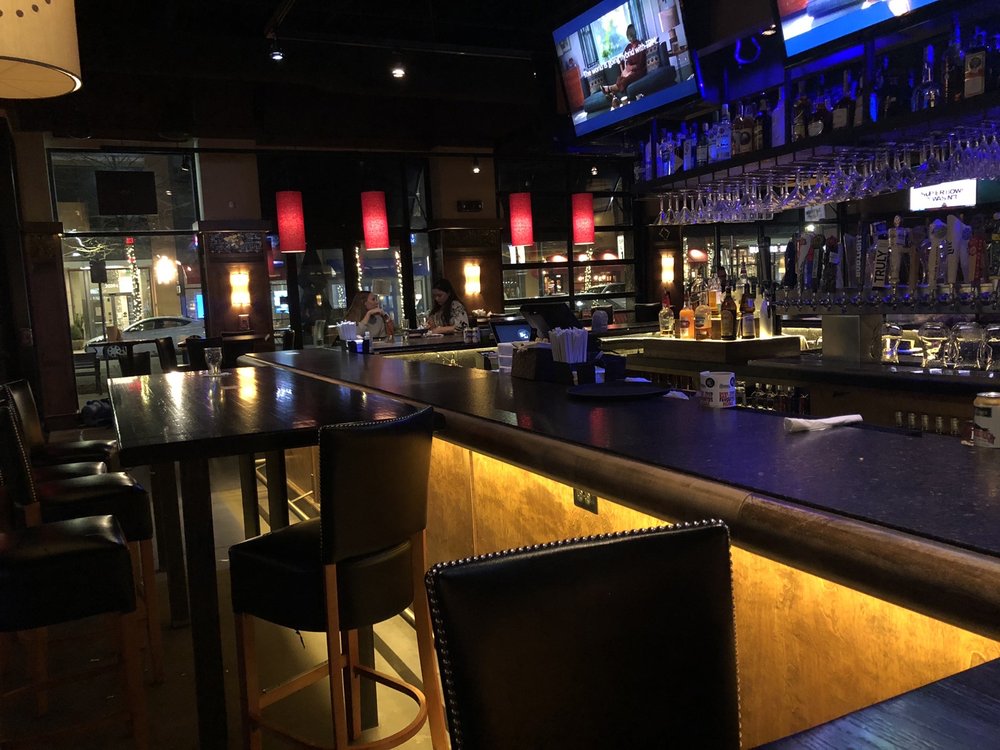 Bar Louie - One Loudoun