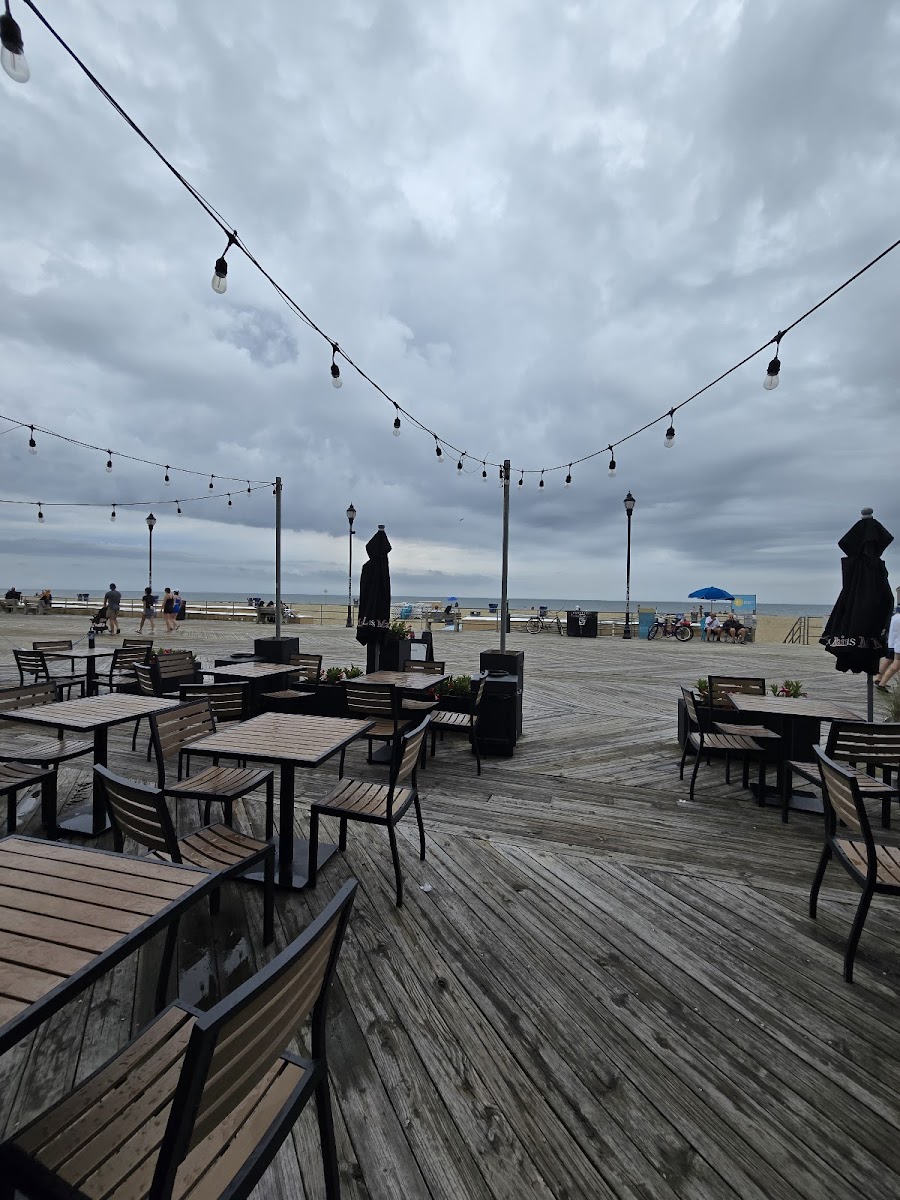 Cousins Maine Lobster Restaurant - Asbury Park