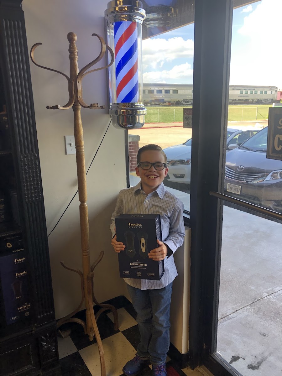 DERRICK'S BARBER SHOP