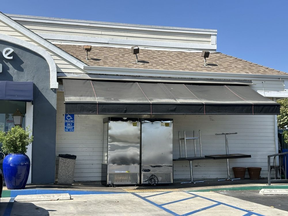 Essence Drinks and Dining