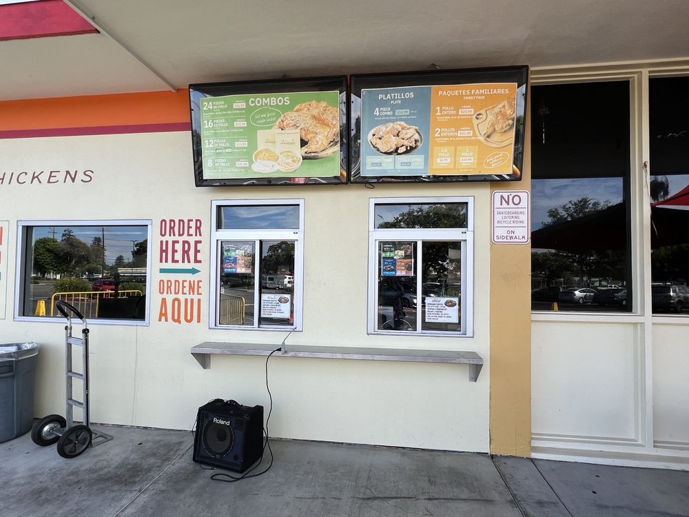 Las Montañas Supermarket