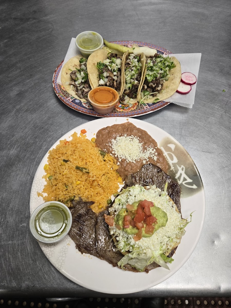 Los Compadres Restaurant & Bar