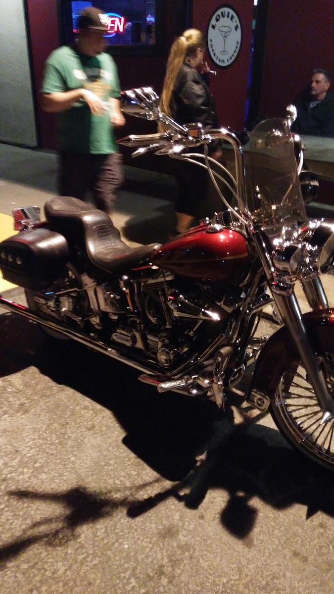 Louie’s Cocktail Lounge