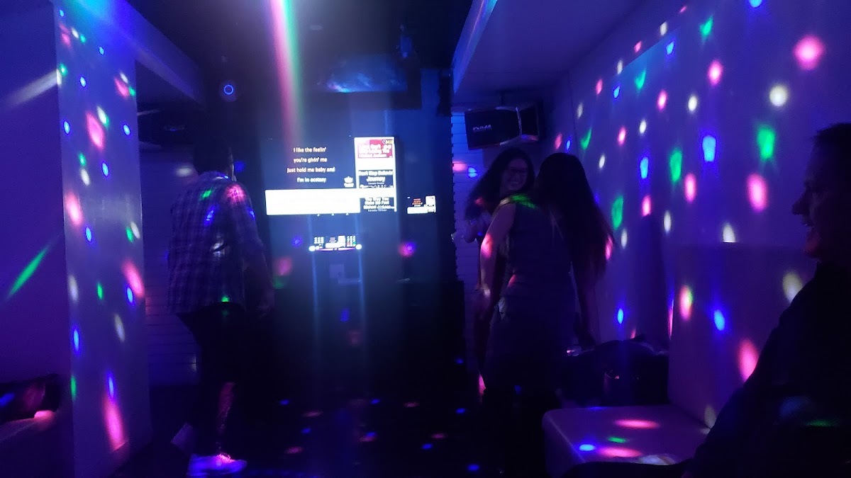 Muses 35 Bar & Karaoke